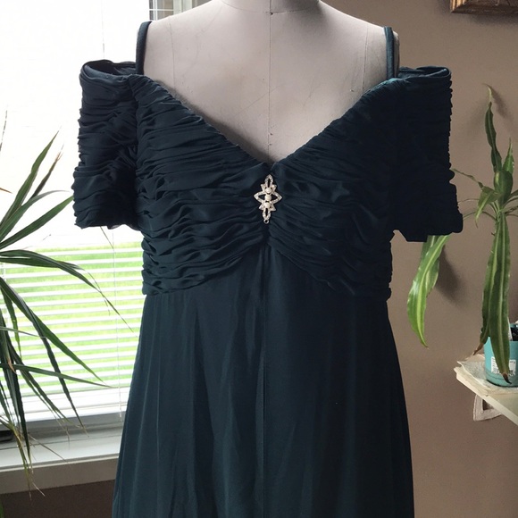 Special occasion gown - Picture 2 of 3
